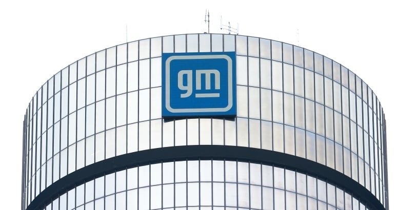 The top of a curved building, with the letters "GM" on it.