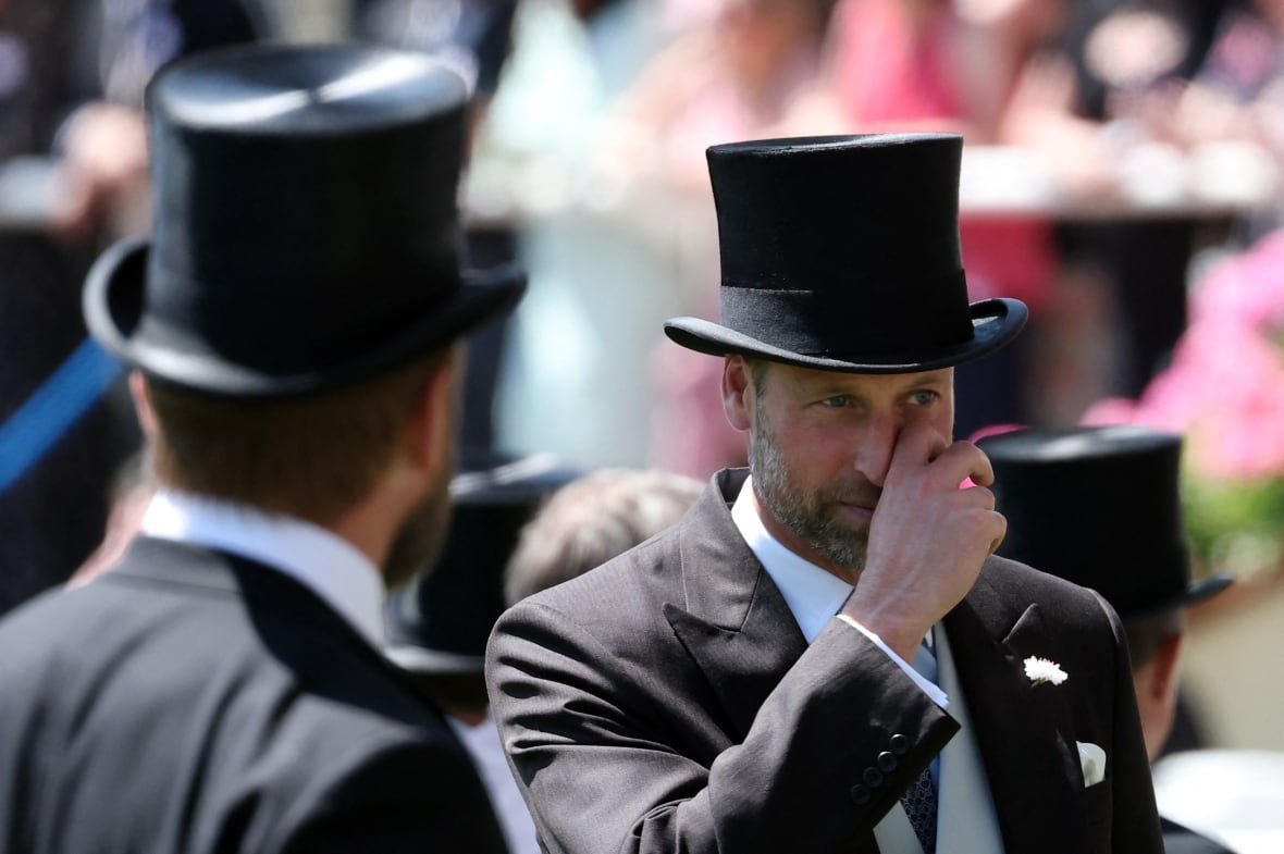 horseracing-ascot A man in a suit and top hat