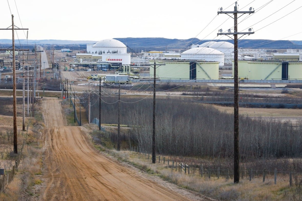 pipeline-20151106 The Enbridge pipeline facility in Hardisty, Alta., is seen on Friday, Nov. 6, 2015.
