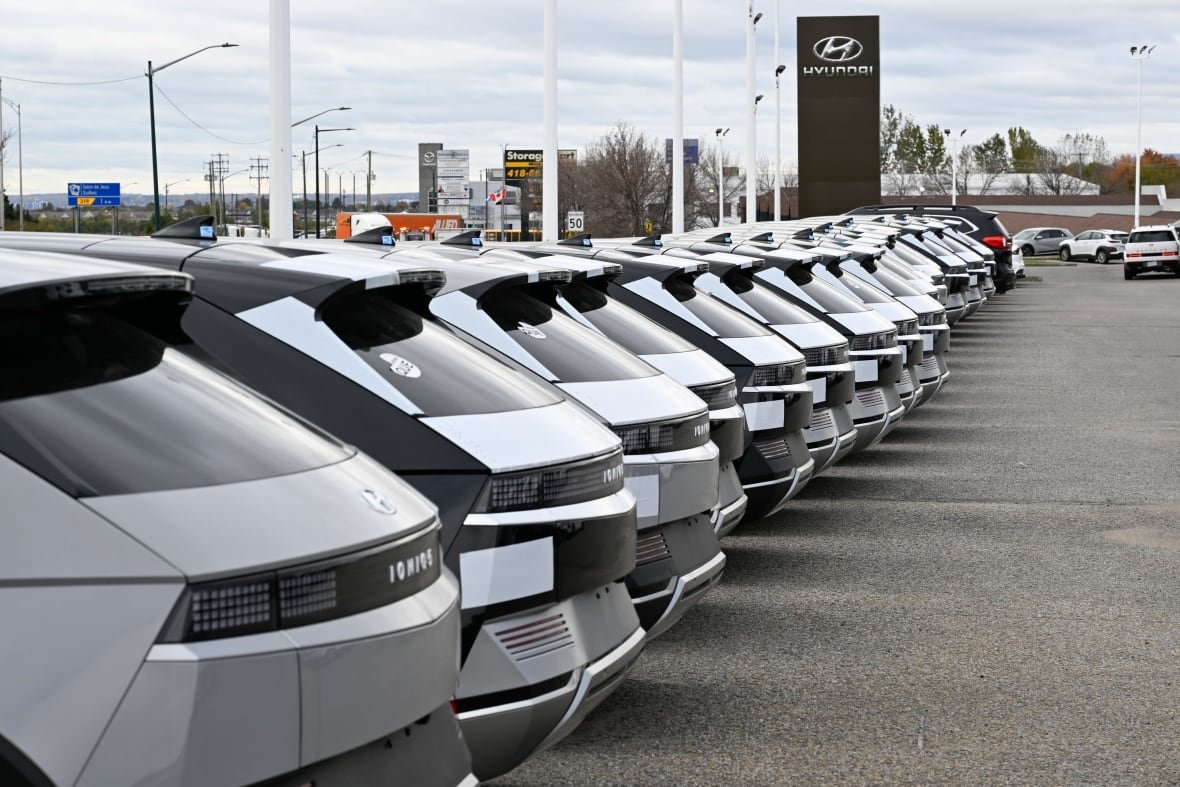 quebec-cp-stock-20241011-2 New electric cars are lined up at a Hyundai car dealership on Friday October 11, 2024 in Quebec City.