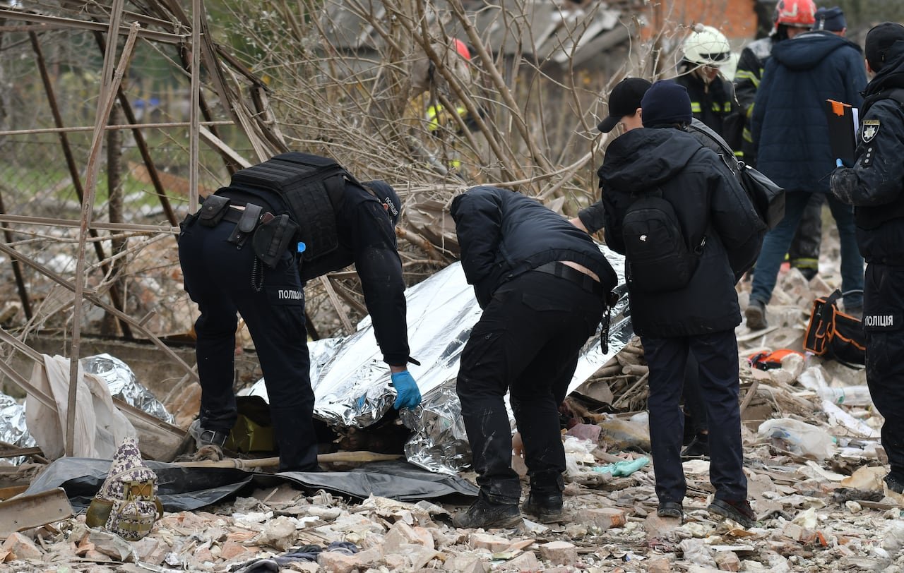 default-666 Police examining a victim near a destroyed house after a Russian rocket strike in Lviv, Ukraine